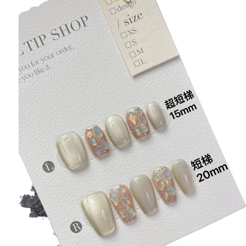 Everglow Harmony – A Chic Blend of Seasonal Elegance