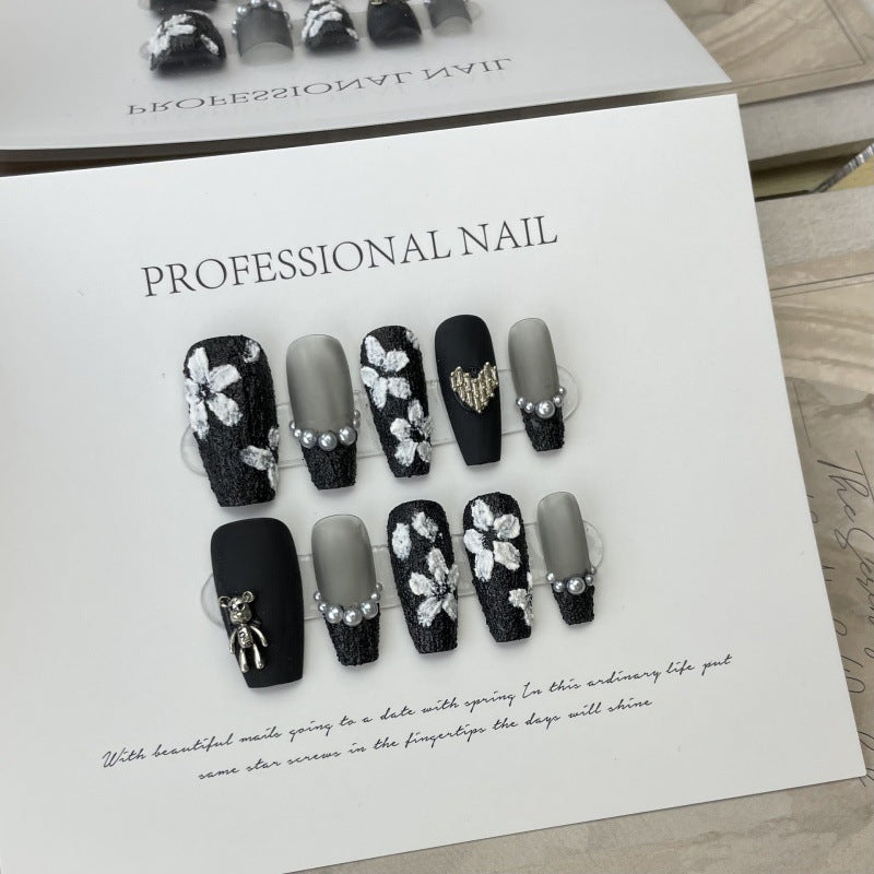 Pearly Noir Glam – Extravagant Shine with Rich, Fabulous Flair