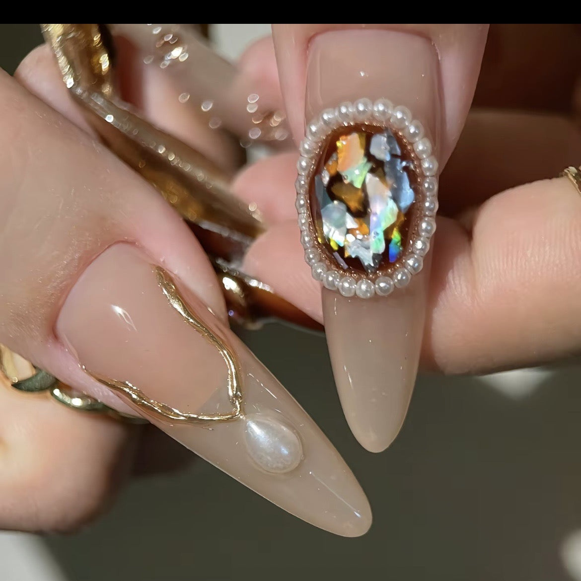 Golden Rouge Elegance – Sophisticated, Radiant, and Regal