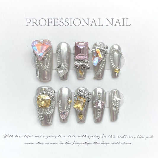Lustrous Silver Diamond Shimmer with Graceful Light