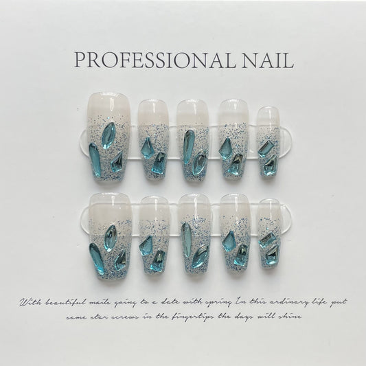 Emerald Elegance Tips – Luminous Shine with Sleek Sophistication