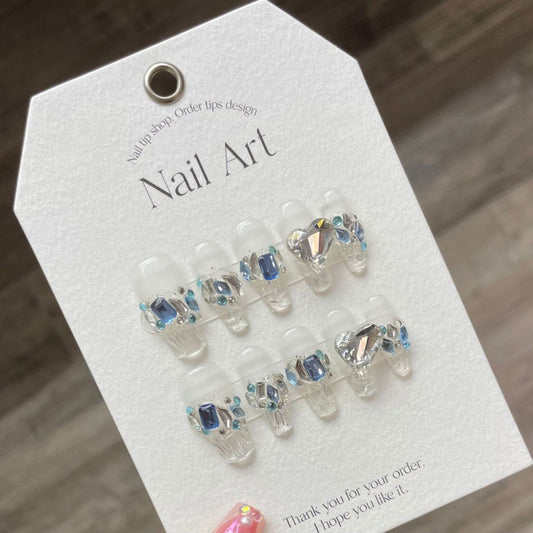 Radiant Crystal Blue Heart – Timeless Elegance and Sparkling Charm