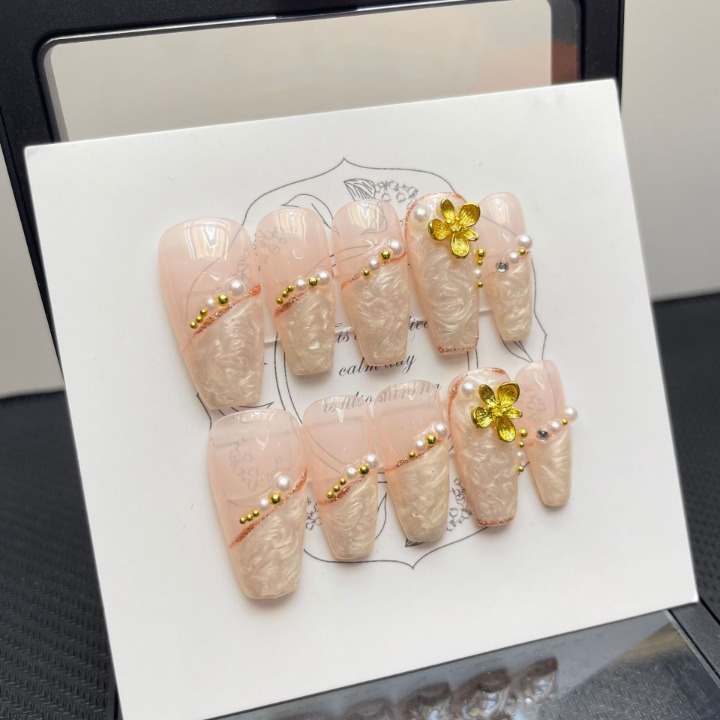 Golden Lace Bloom – Delicate Glamour with Floral Grace